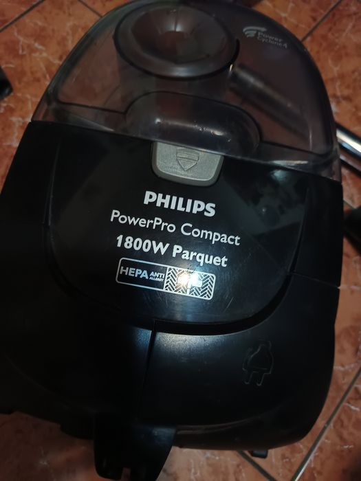 Aspirator Polti  și Philips .