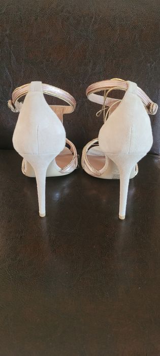 Valentino Garavani 
Sandale