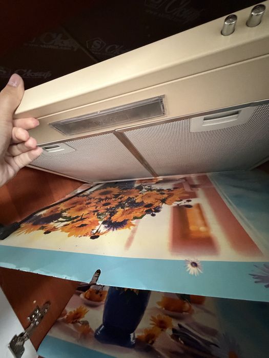 Продам вытяжку новую