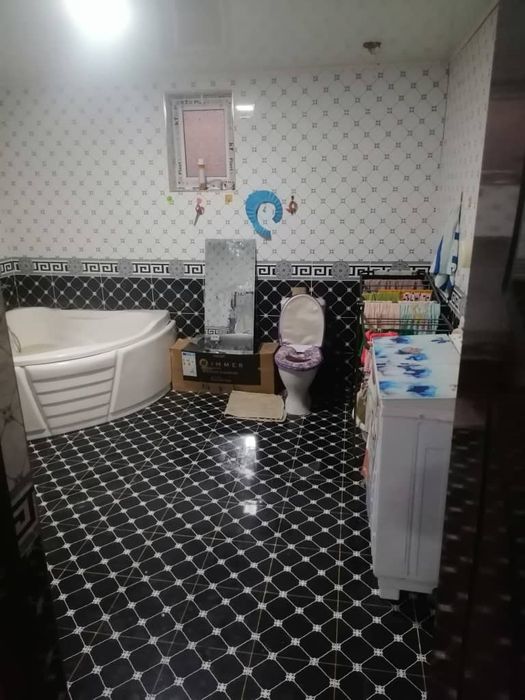 Uy sotiladi xamma qulayliklariga ega