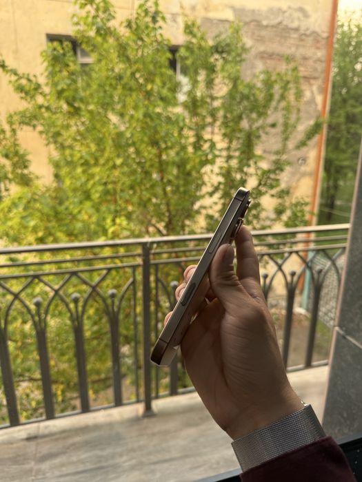 iphone 16 Pro Desert titanium