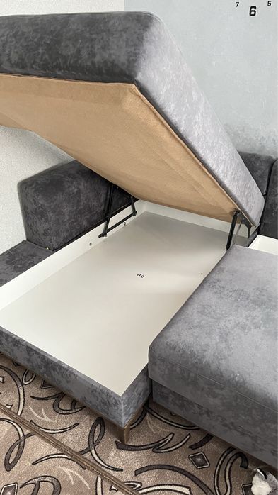 Стильный угловой диван