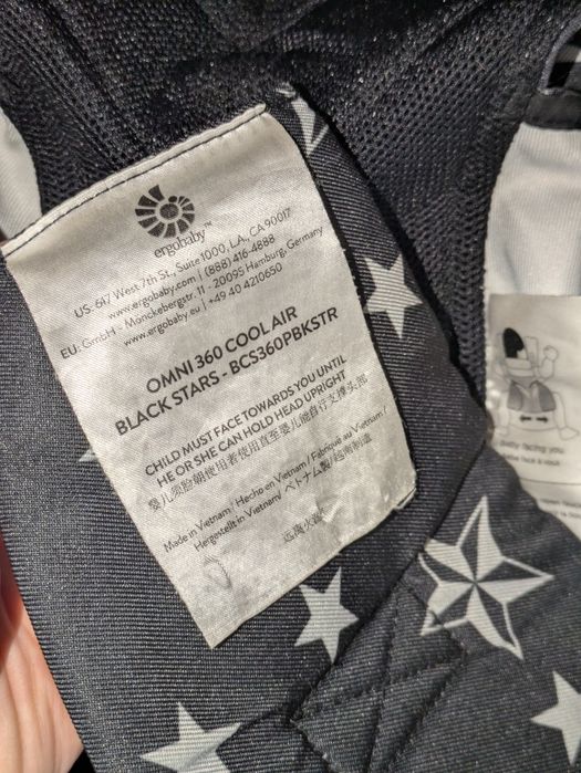 Marsupiu Ergobaby Omni 360 Cool air - Black stars