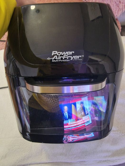 Vând Airfryer multifunction (friteuză cu aer cald )