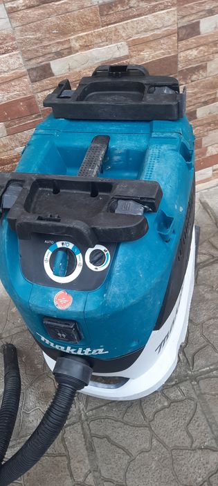 Makita vc4210L Прахосмукачка със Контакт АвтоТупалка Сухо Строителство Гипс Картон