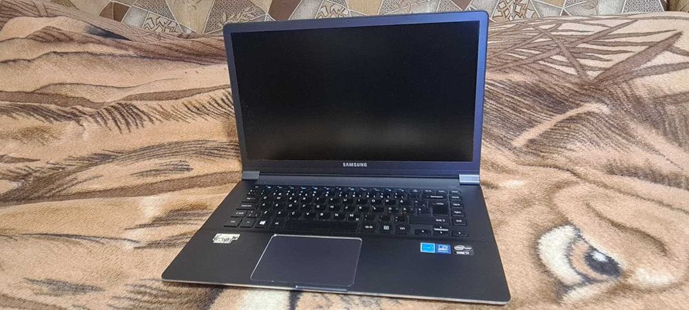 Dezmembrez laptop Samsung 900X,placa baza functionala cu I7-3537U