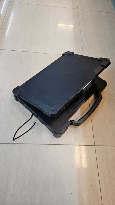 Продавам лаптоп Dell Rugged 7404
