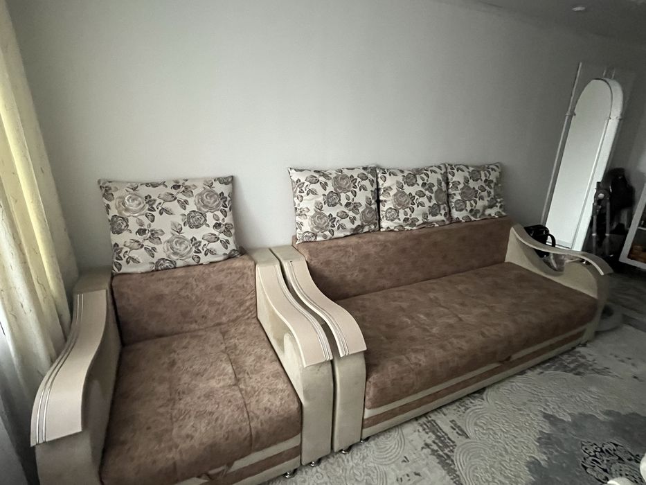 Диван с креслом с чехолом