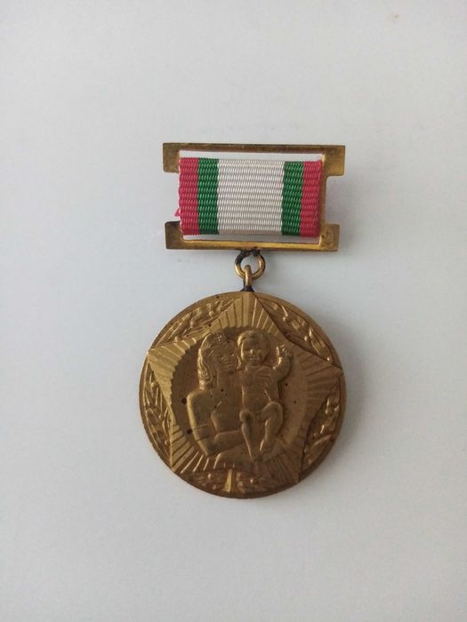 Колекционерски значки,ордени, монета от 1 английско пени.