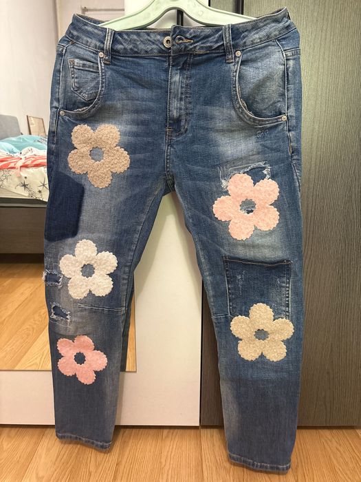 Разчупени сини дънки