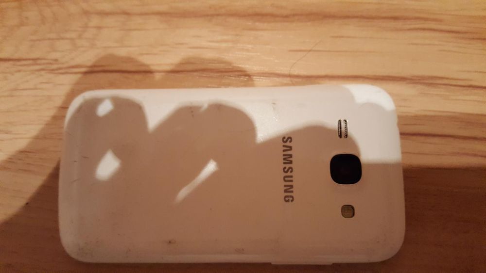 Smartphone Samsung alb sticla sparta;