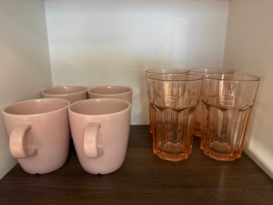 Комплект от 26 чаши като нови