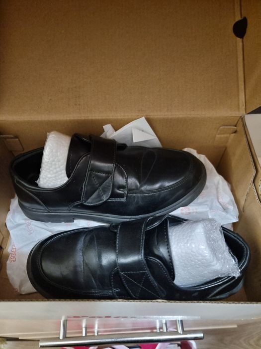 Продам закрытые туфли , БУ