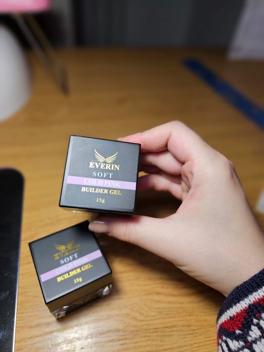 Gel everin autonivelant