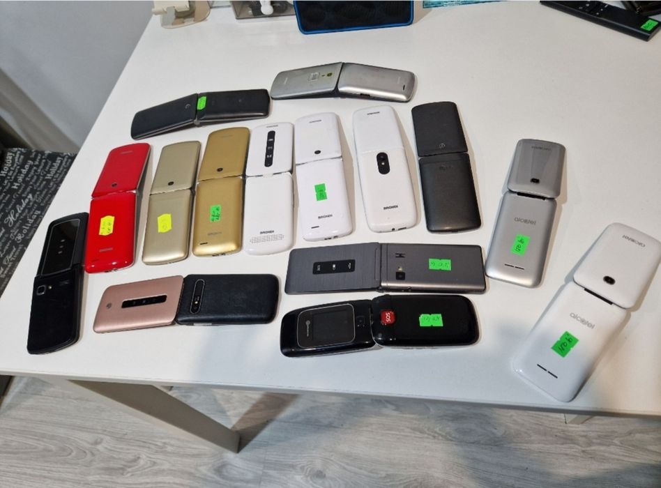 Telefon cu clapeta cu display generos