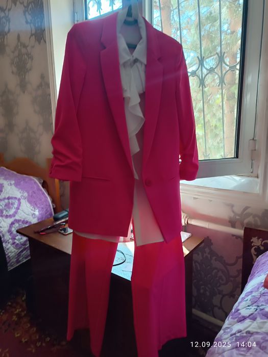 Kostyum pochti yengi 2 martta kiyilgan sifati zor qimmat brend