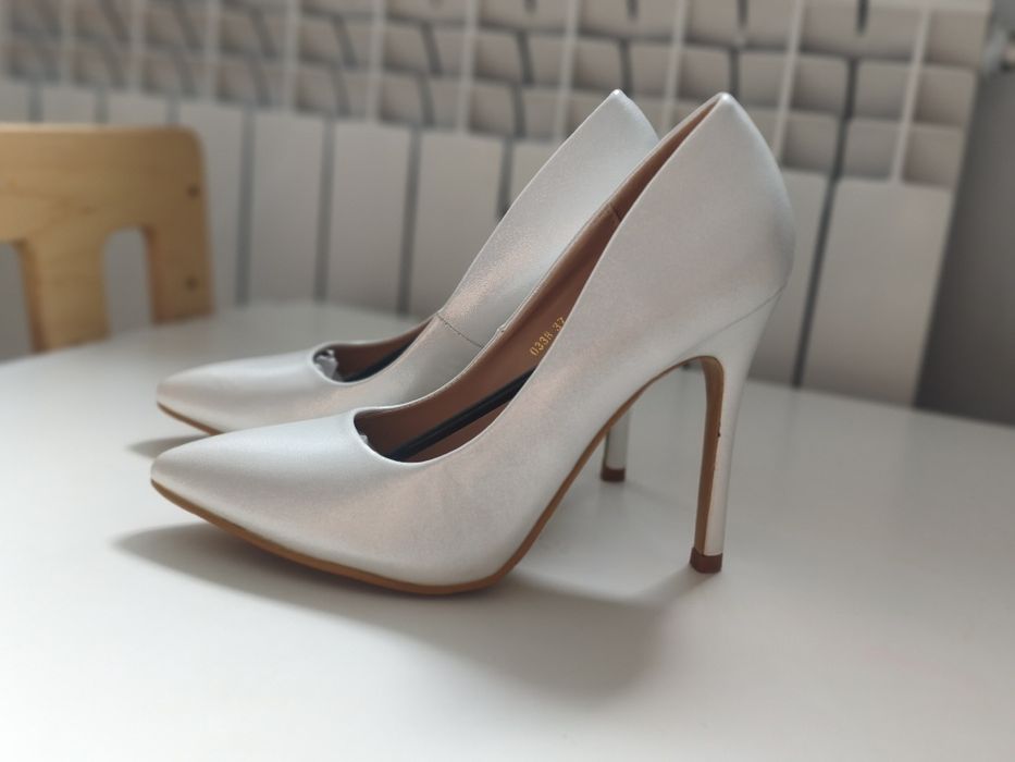 Лодочки белые перломутровые