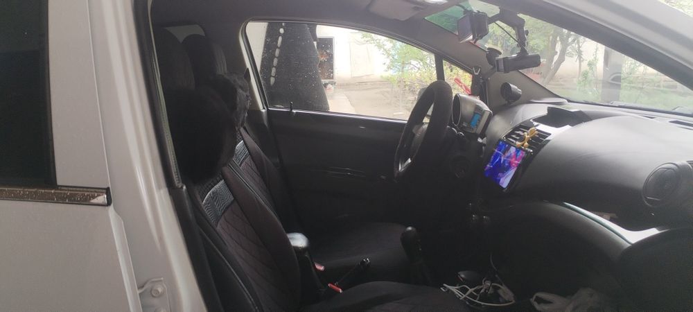 Spark mashina sotiladi