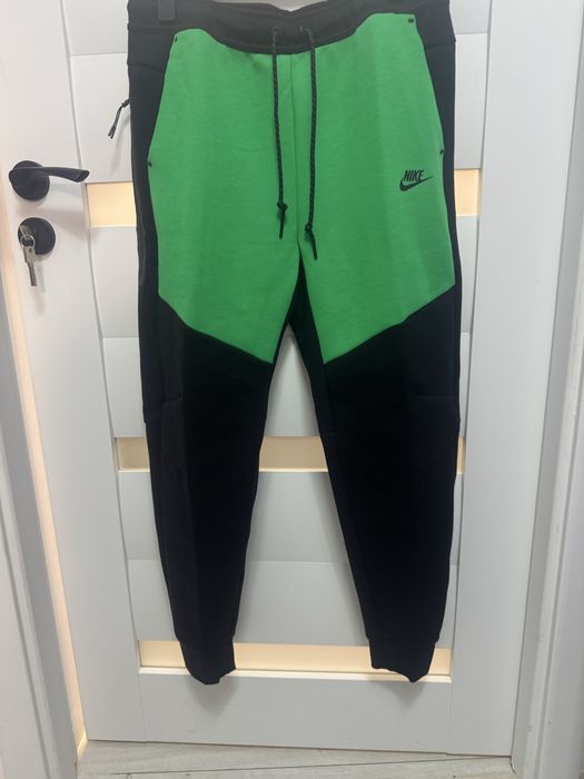 Pantaloni nike tech marimea L