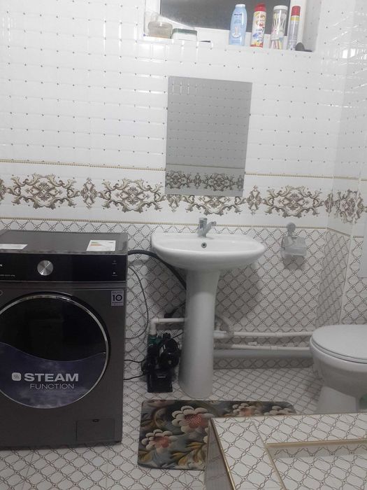 Uy sotiladi Zangiota Tuman 21-dom 4 qavat domning 3-etaji 3 xonali uy