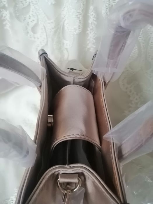 Чанта GUESS. Нова.