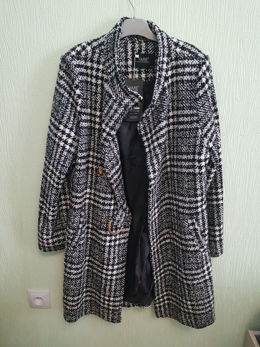 Демисезонное  полу пальто ,новое