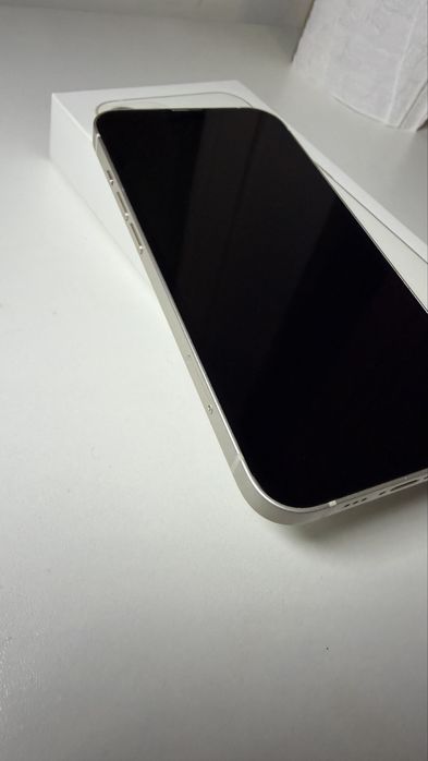 iPhone 13 128 ГБ, белый, 75% АКБ, коробка