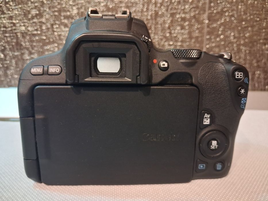 Canon EOS 200D-Aparat foto DSLR