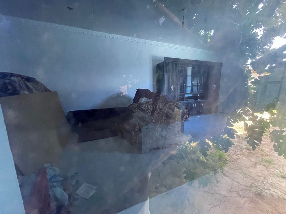 Qiziriq rayon sentrda hovli sotiladi 14 so'tix 9ta xona