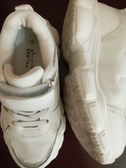 Кроссовки на девочку