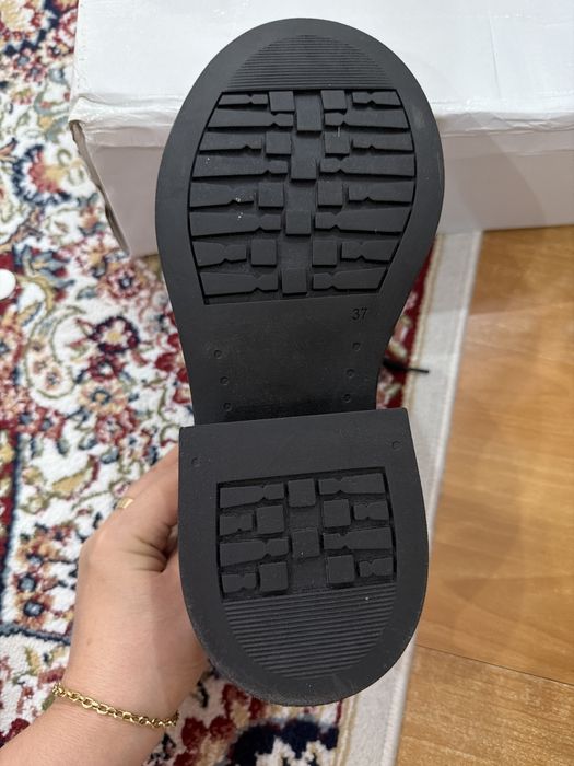 Продам ботинки новые