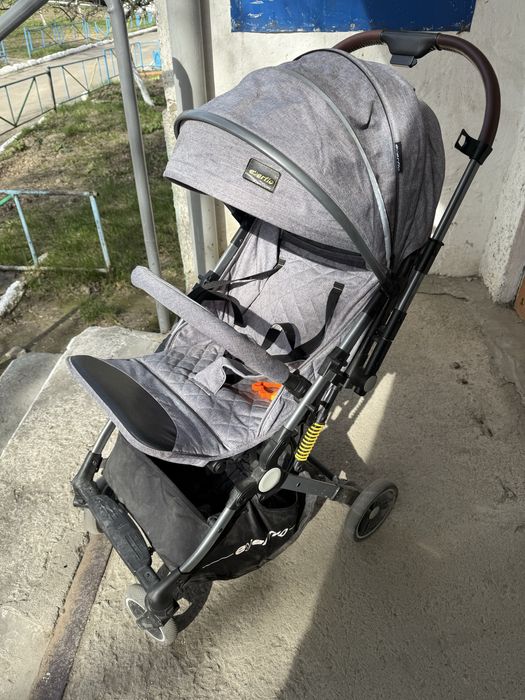 Продам  прогулочную коляску
