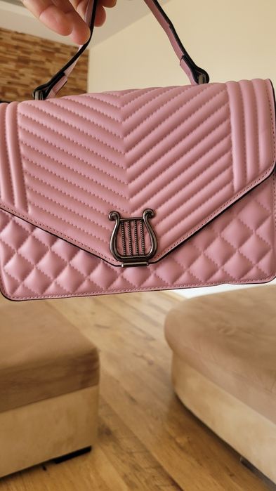 Практична Дамска чанта