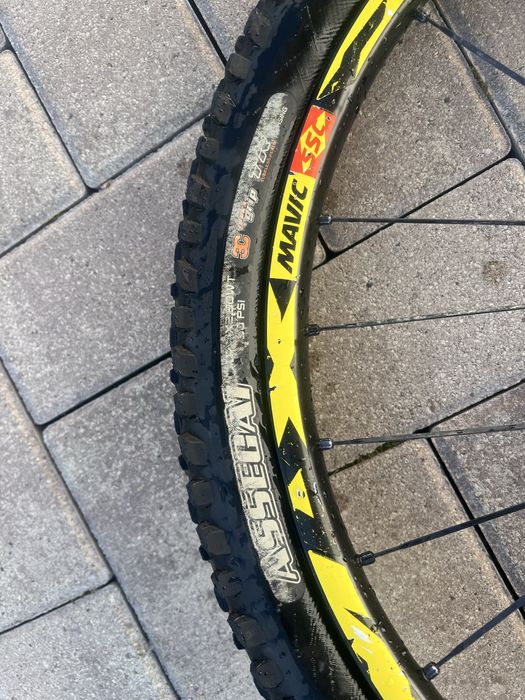Roată spate Mavic Deemax 27.5, ax 12x150, cu cauciuc Maxxis Assegai (sau separat)