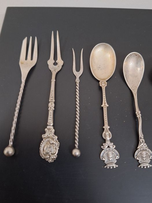 Сребърни старинни прибори