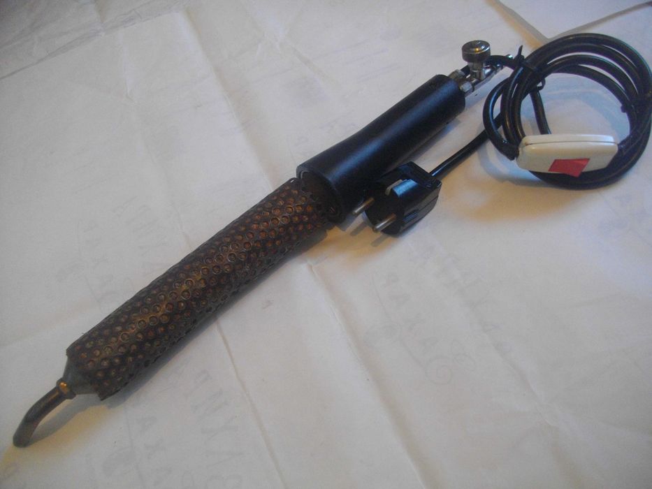 Нов к-т ръчни инструменти Ел. Такер AEG Фреза BOSCH Лепачка Пластмаса