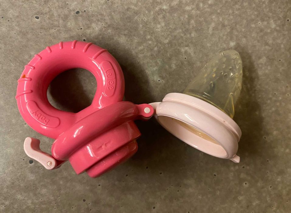 Продавам Силиконов биберон Wee Bede за плодове и зеленчуци мн полезен