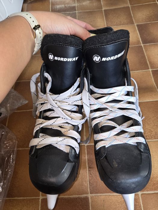 Продам коньки хоккейные