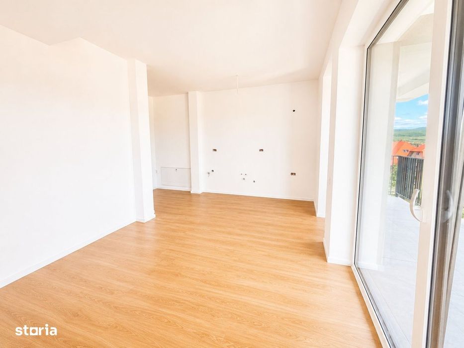 De vânzare apartament 3 camere bloc tip butiq