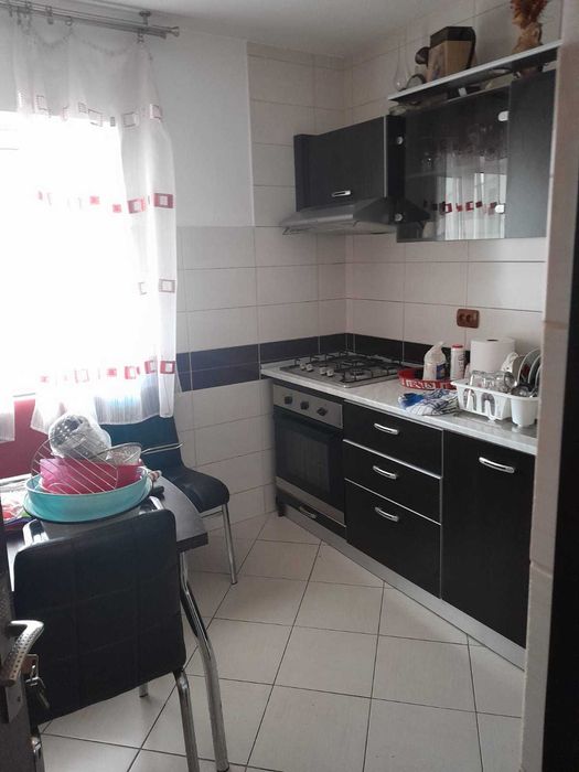 Vînd apartament în Oraș Brezoi, jud Vîlcea 3 camere decomandat .
