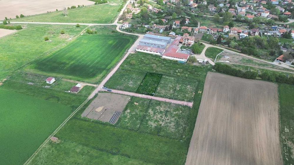 Парцел с комуникации в София област