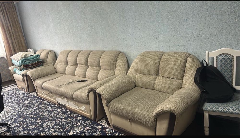 Продается диван в неплохом состоянии