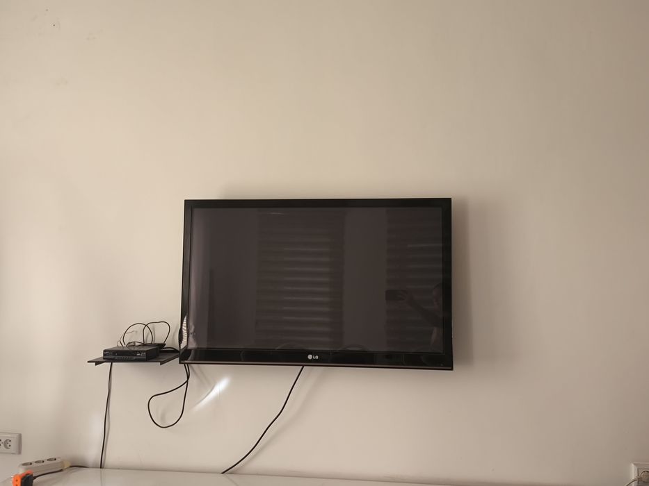 Телевизор LG в хорошем состоянии