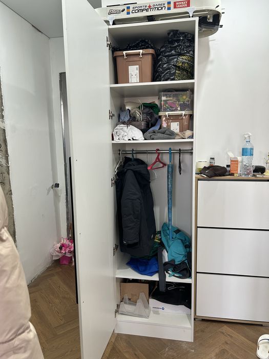 Шкаф белый вместительный