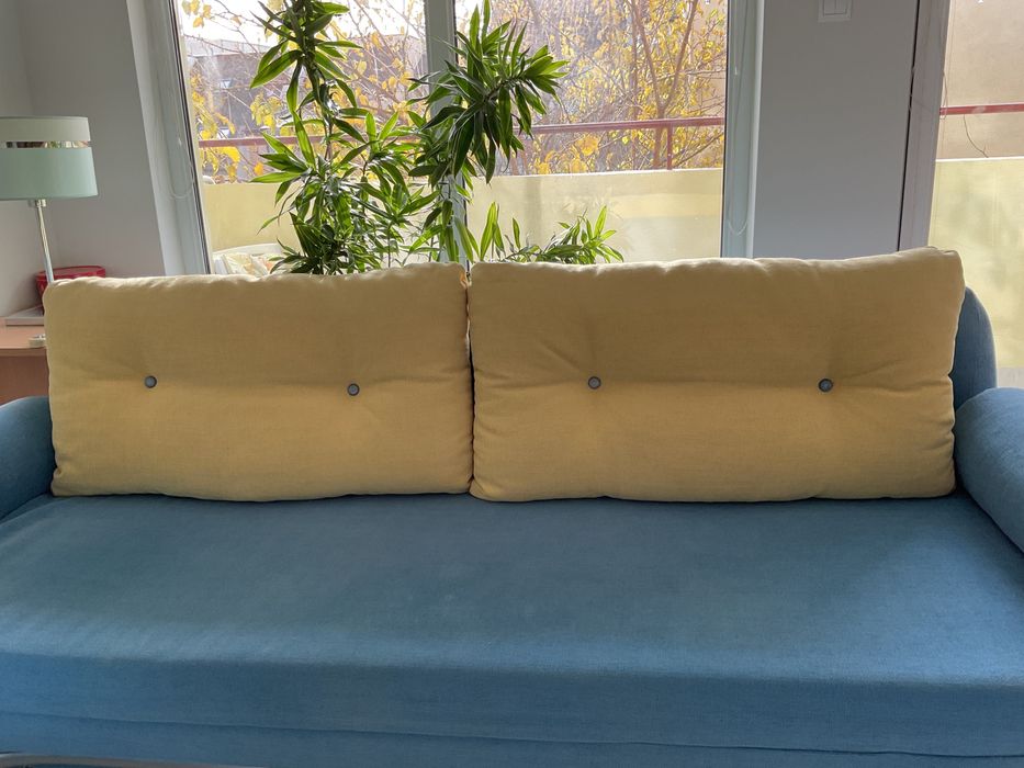 Комплект диван,  фьотойли 2 бр., възглавници и масичка