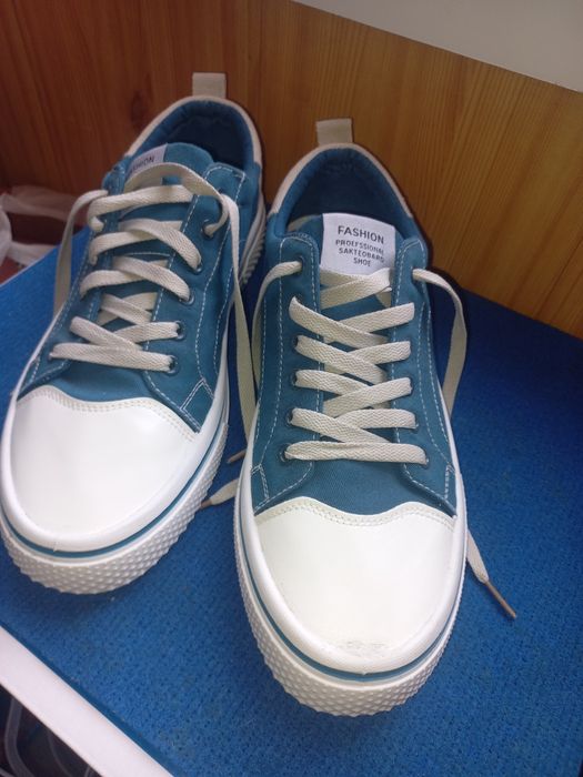 Продам новые кеды