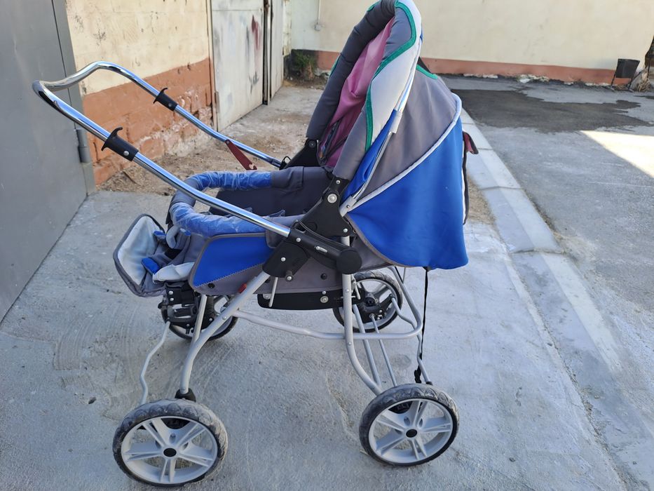 Каляска сатылады.