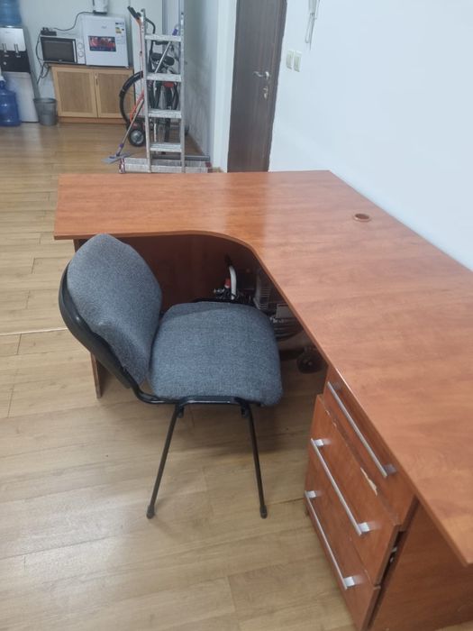 Стол и стул бесплатно