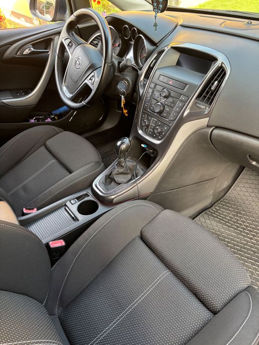 Opel Astra J 1.6 benzin!