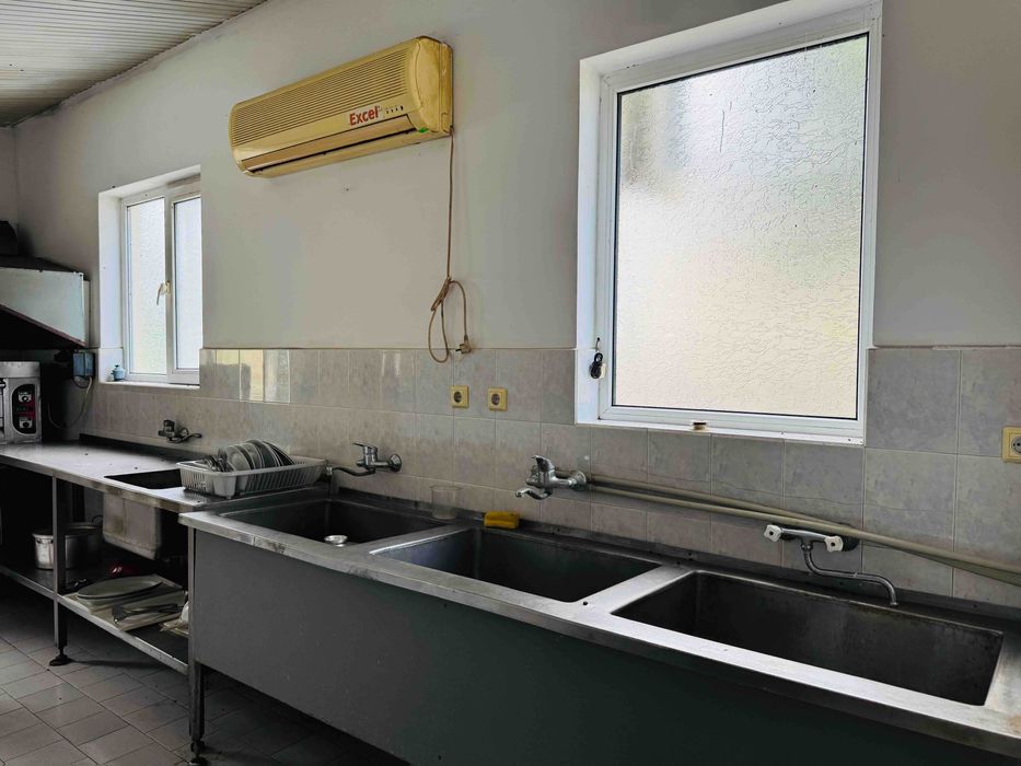 Продава се Хотел в Харманли - 544 кв.м за 589 €/кв.м - Снимка #1